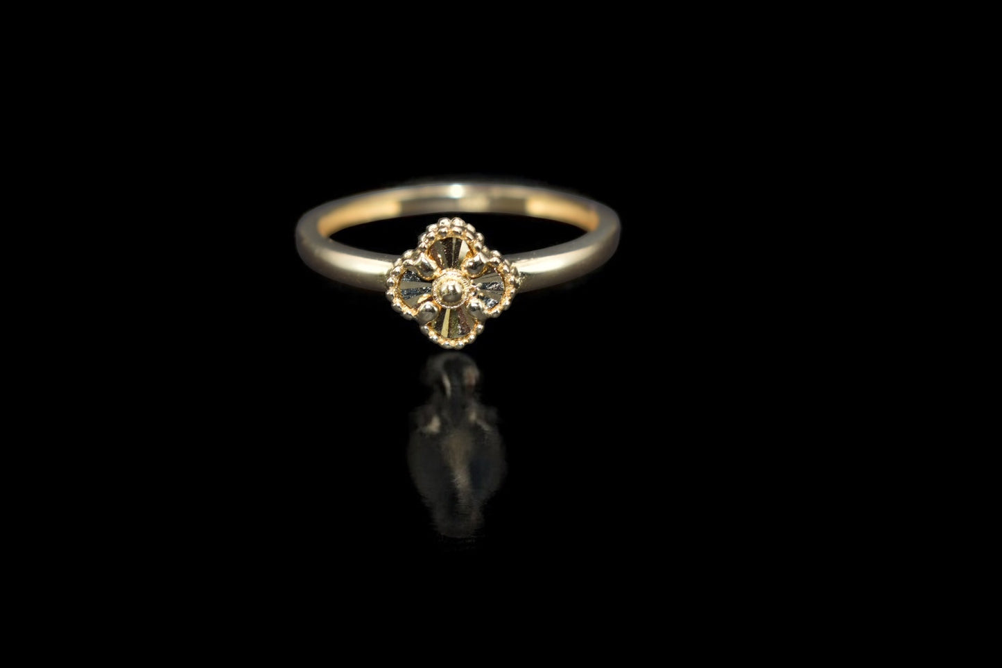 14K Yellow Gold Flower Ring / Anillo de Flor en Oro Amarillo 14K