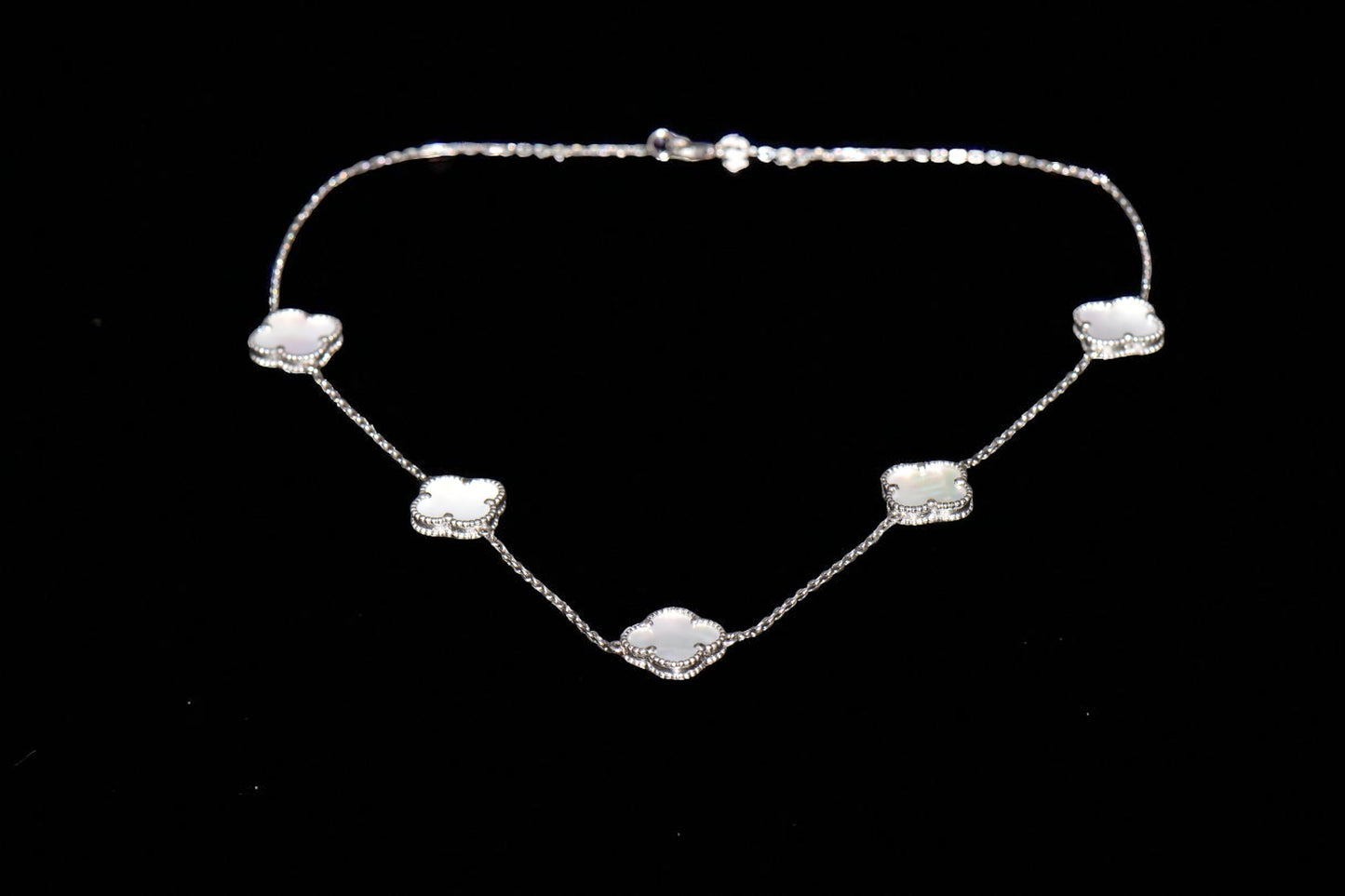 10K White Gold Necklace 5 Pearl Flowers / Cadena Oro Blanco 10K 5 Flores Perlada