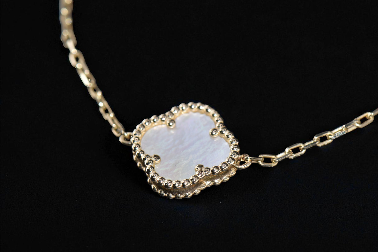 14K Bracelet Pearl Flowers – Adjustable 8.5in / Pulsera 14K Flores de Perla – Ajustable de 8.5 pulgadas