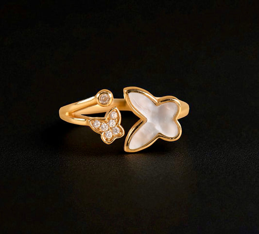 14K Yellow Gold White Pearl Butterfly Ring / Anillo de Mariposa Blanca Perlada en Oro Amarillo 14K