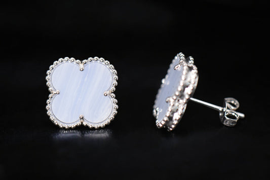 14K White Gold Baby Blue Pearl Flower Earrings / Aretes Baby Blue de Flor con Perla en Oro Blanco 14K