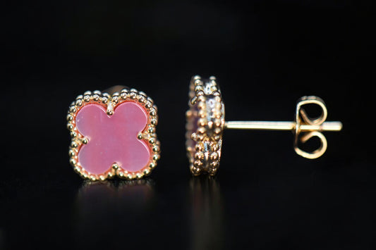 14K Yellow Gold Pink Flower Stud Earrings / Aretes de Flor Rosada en Oro 14K