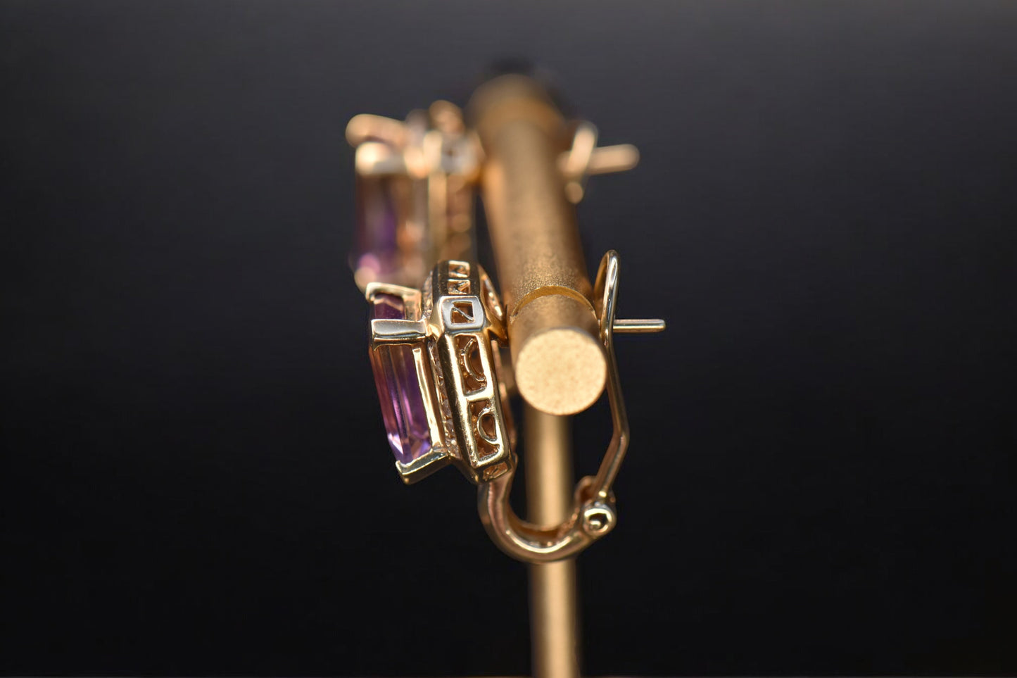 14K Yellow Gold Amethyst Yellow Diamond Stud Earrings / Aretes con Amatista y Diamantes Amarillos en Oro 14K