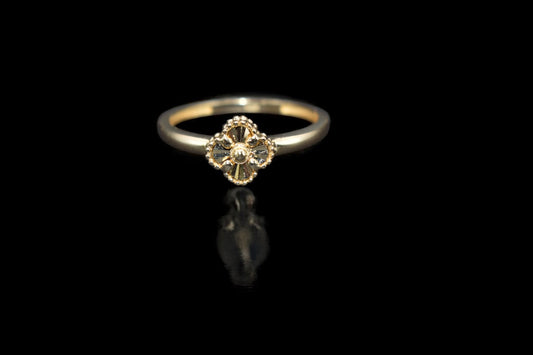 14K Yellow Gold Flower Ring / Anillo de Flor en Oro Amarillo 14K