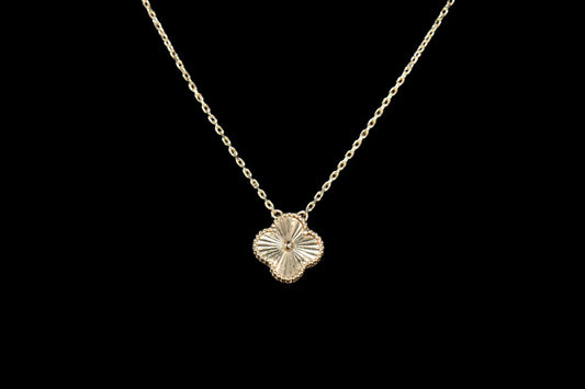 14K Solid Flower Pendant Necklace / Cadena con Dije de Flor Sólida 14K