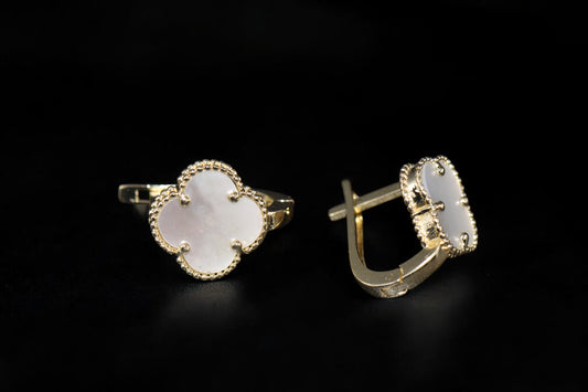 10K Pearl Flower Hoops / Aros de Flor de Perla 10K