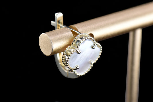 10K Pearl Flower Hoops / Aros de Flor de Perla 10K