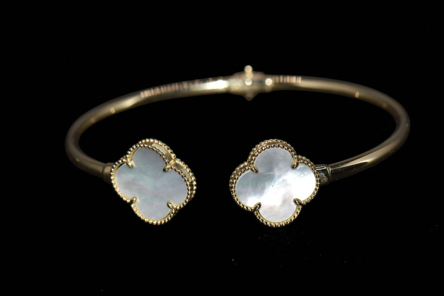 10K Pearl Flower Bangle / Pulso Flor de Perla 10K