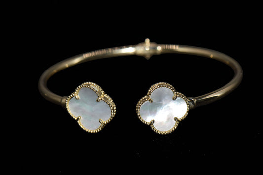 10K Pearl Flower Bangle / Pulso Flor de Perla 10K